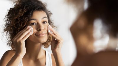 Make-up removal with coconut oil